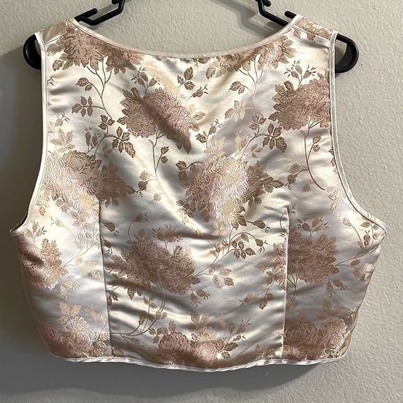 Pretty Little Thing Top - Picture 3 of 4